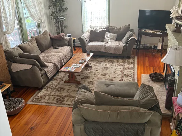 11 Mayflower Rd, Hull, MA 02045