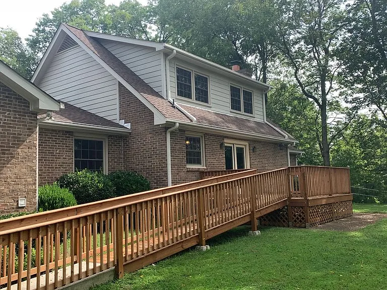 305 Dogwood Ct — Photo 8