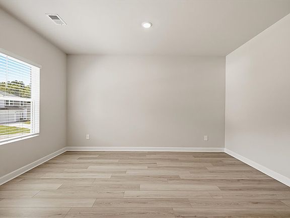 5th image of 206 Moretz Pl