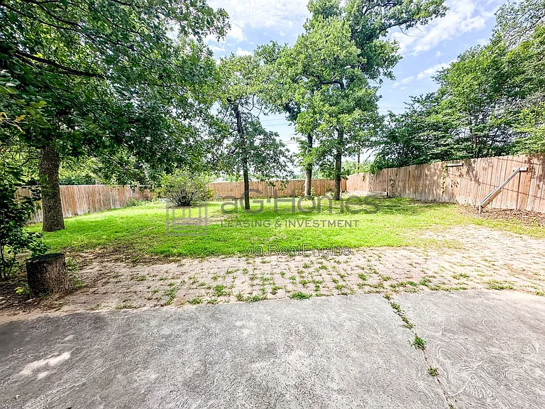 7216 NW 13th St — Photo 17