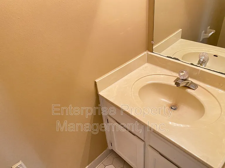 7828 Bland Ln — Photo 25