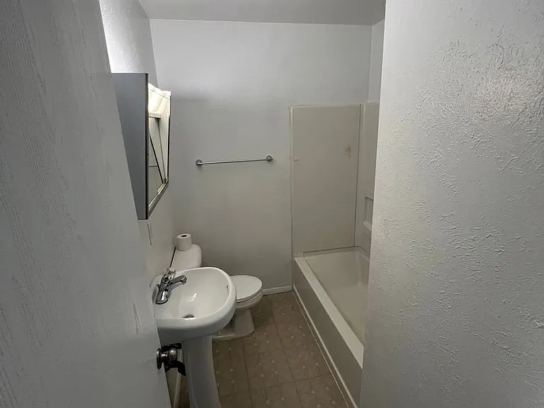 103 Cedar Ct — Photo 3