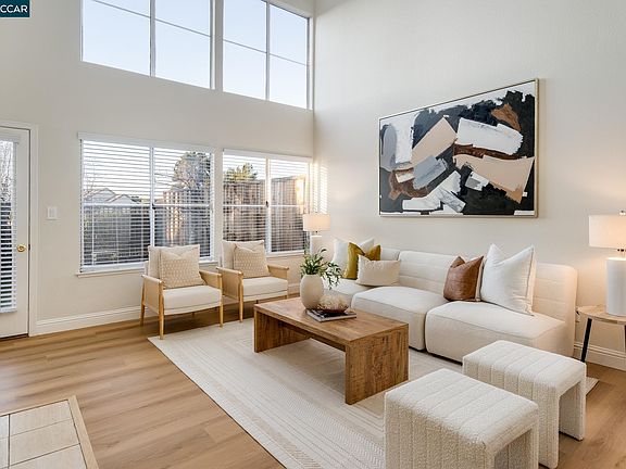 3rd image of 6199 Lakeview Cir