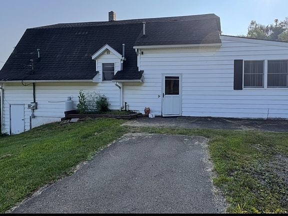 3rd image of 211 Veteran Hill Rd