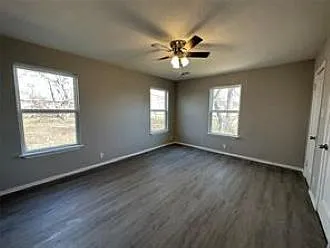717 E Lamberth Rd — Photo 6