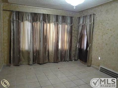 LIVING ROOM.jpg