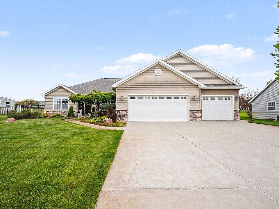 1st image of 2560 Starling Ave