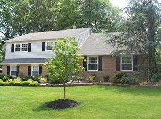 209 Beaumont Dr, Wallingford, PA 19086