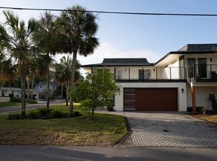 306 4th St, Atlantic Beach, FL 32233