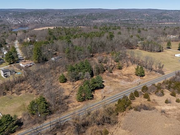 4th image of 335 Clove Rd