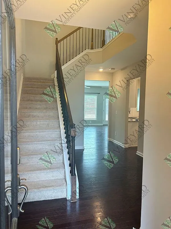 3 bed, 2.5 bath, 1914 sqft, $2,449 — Photo 4