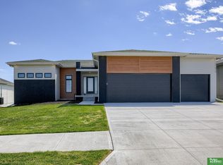 21015 Atwood Ave, Elkhorn, NE 68022