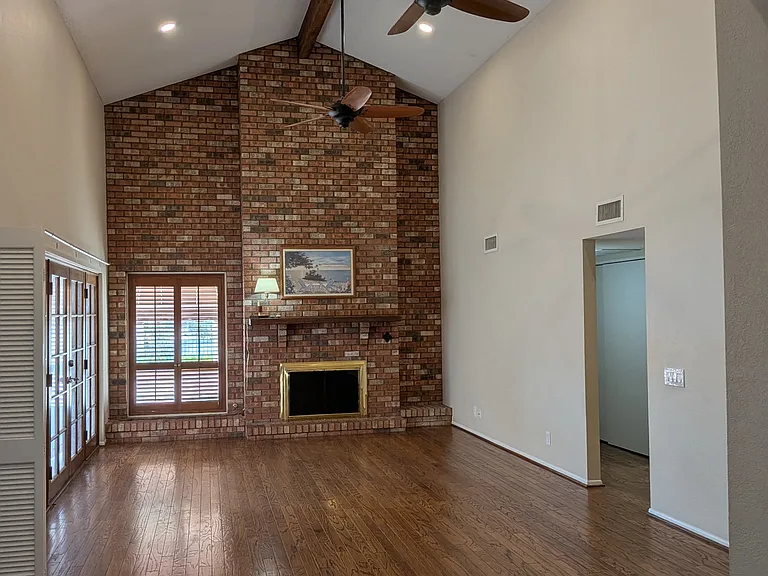 2909 W Sierra St — Photo 8