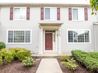 768 County Line Rd, Aurora, IL 60502