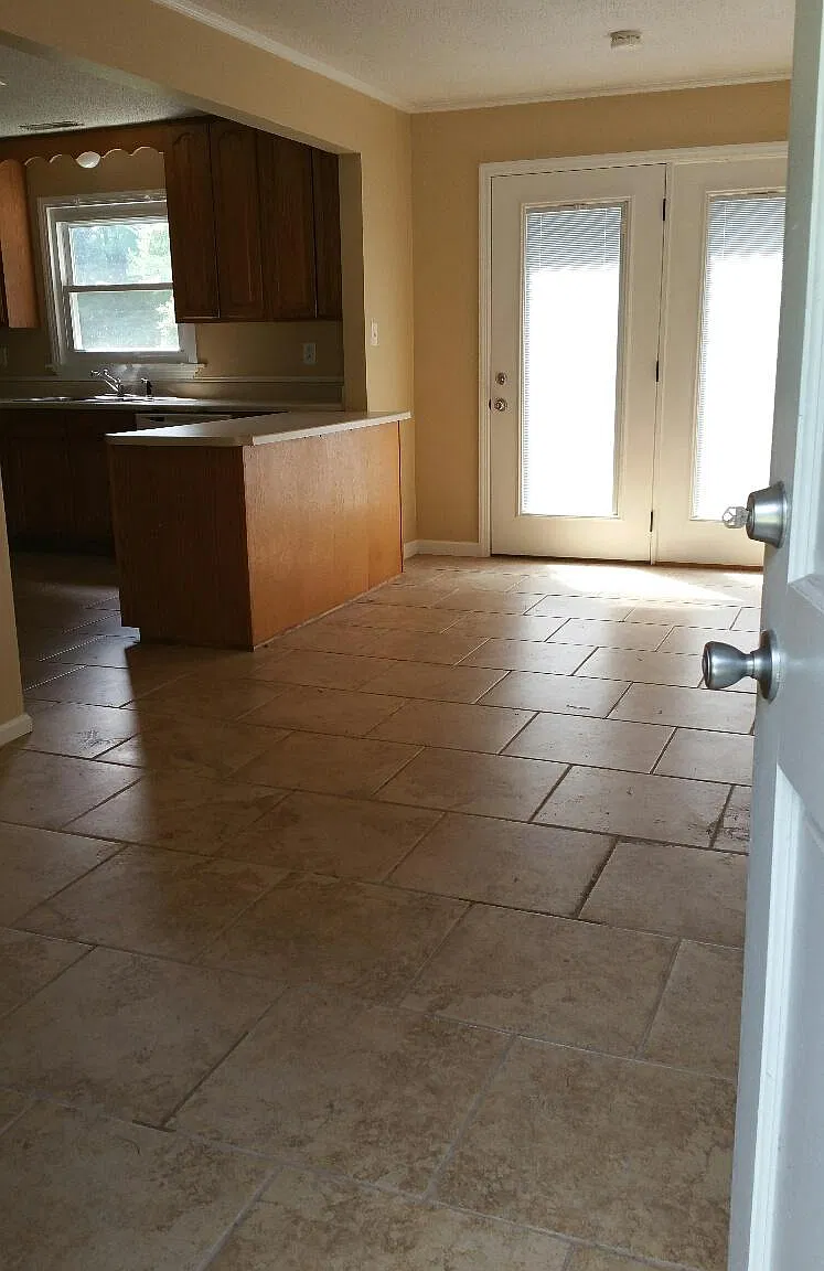 4 bed, 1900 sqft, $2,100 — Photo 4