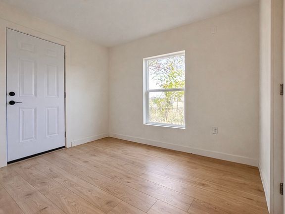 3rd image of 2739 Lawrence St