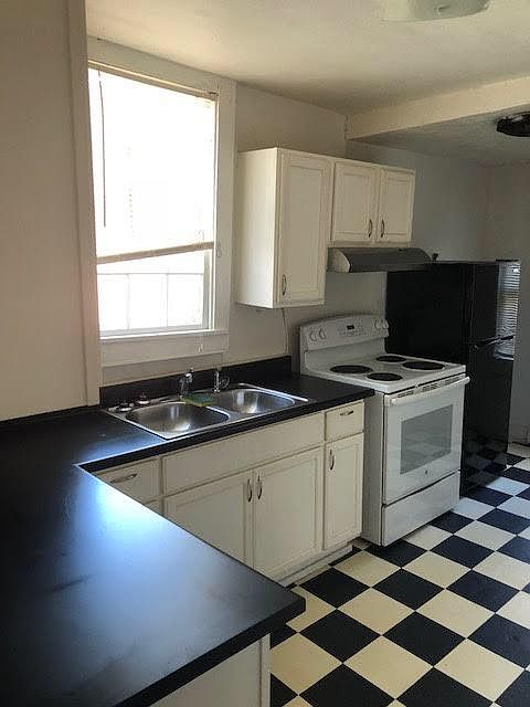 2nd image of 413 N Pearl St #A