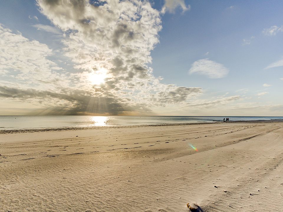 Sugary sand beach of Indian Rocks Beach, FL