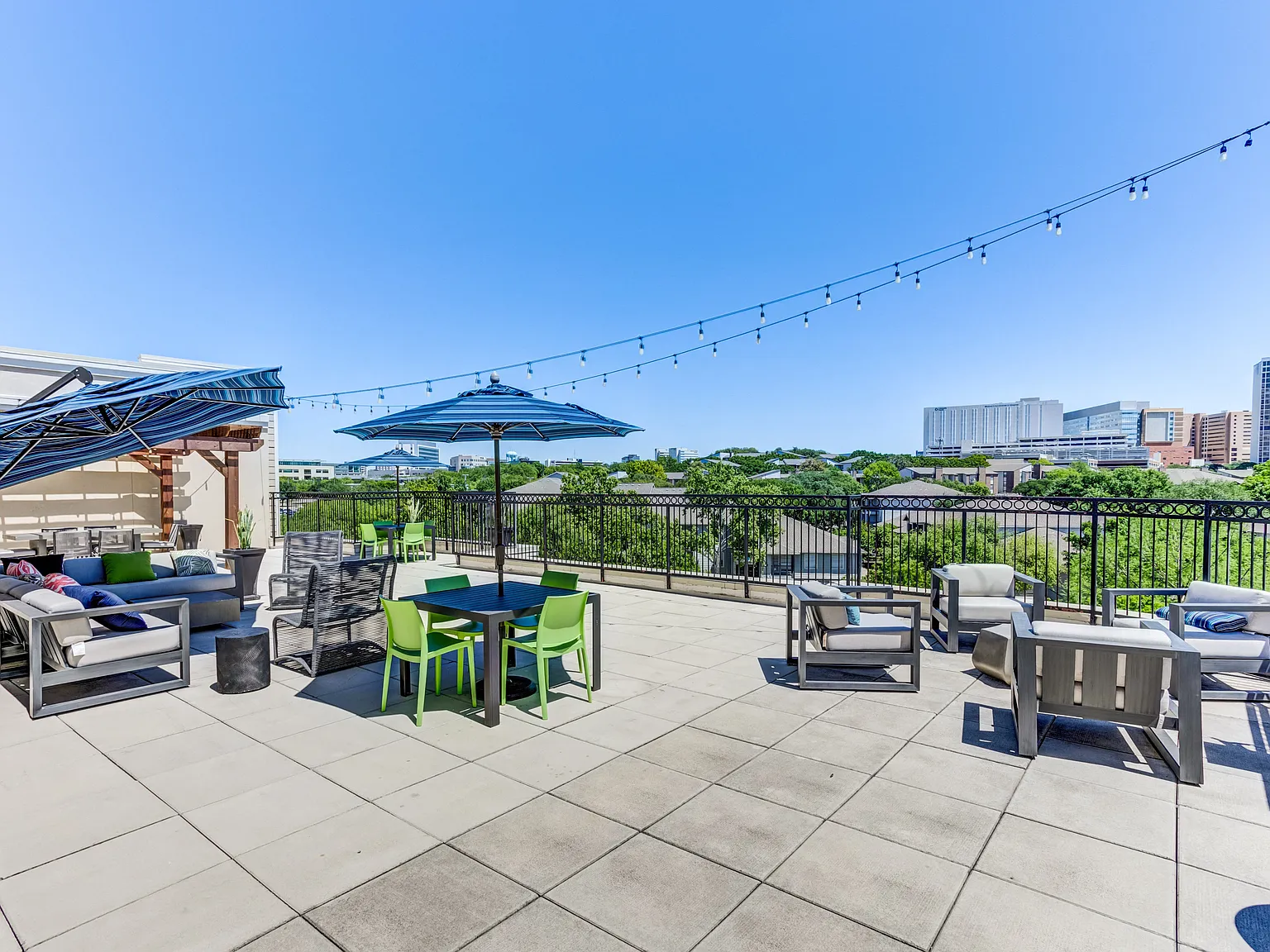 District at Medical Center Apartments — Photo 4