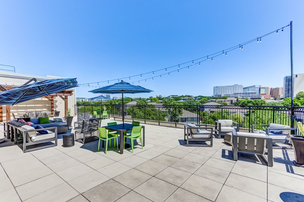Sky Lounge - Roof Top