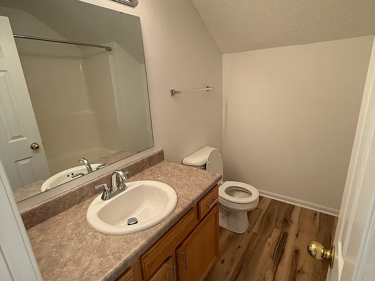 11512 Maywin Dr — Photo 24
