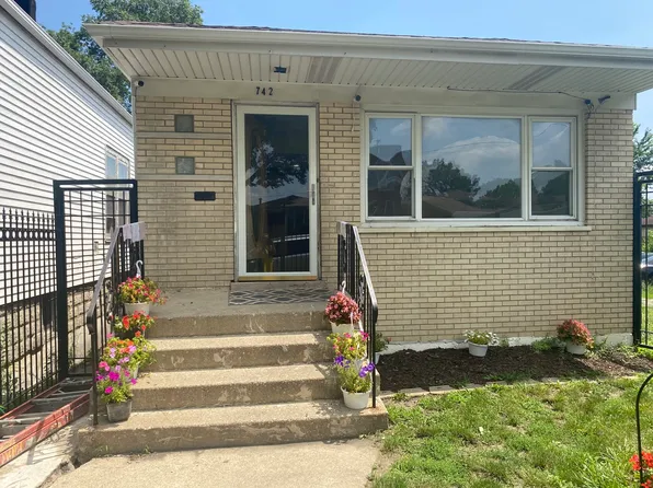7427 S May St, Chicago, IL 60621