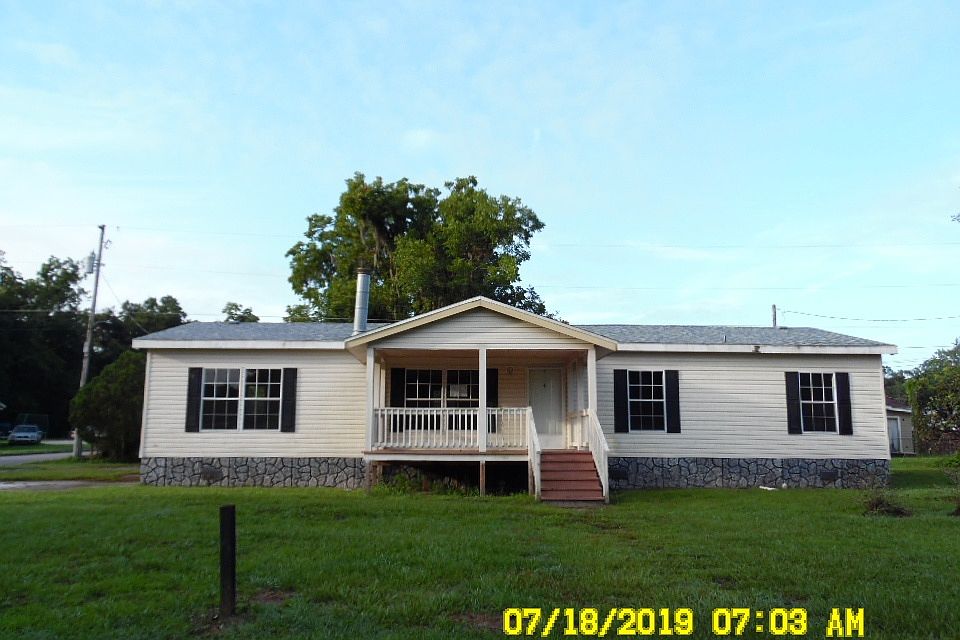 1st image of 556 NW Harpers Pl