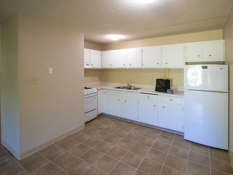 175 Columbia Blvd W — Photo 8