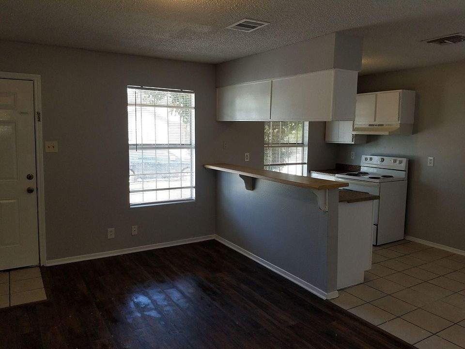 1st image of 3436 Gateway Dr