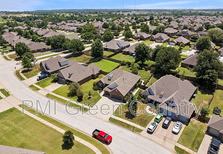7305 E Indianola St — Photo 41