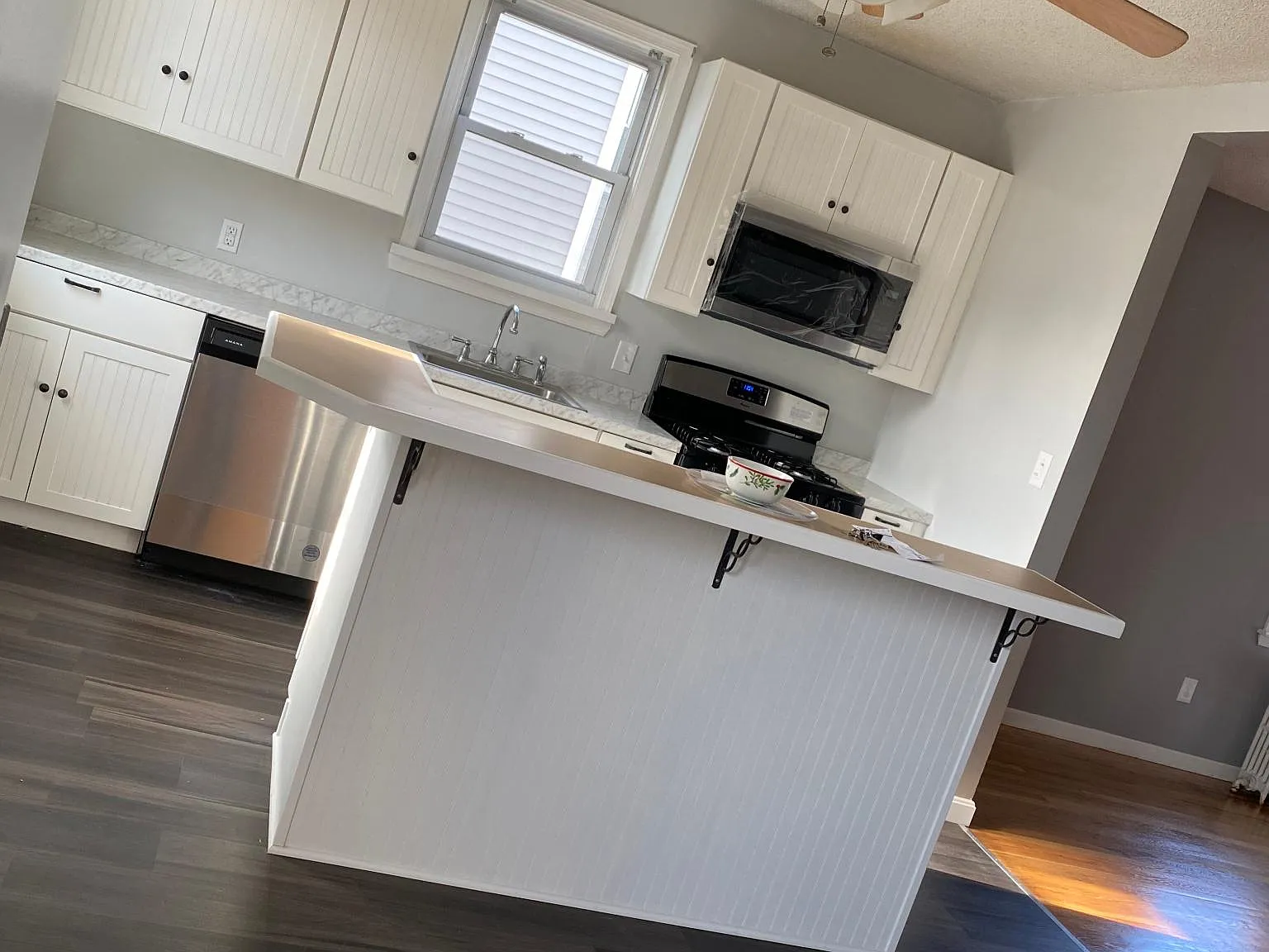 6 bed, 3200 sqft, $3,500 — Photo 3