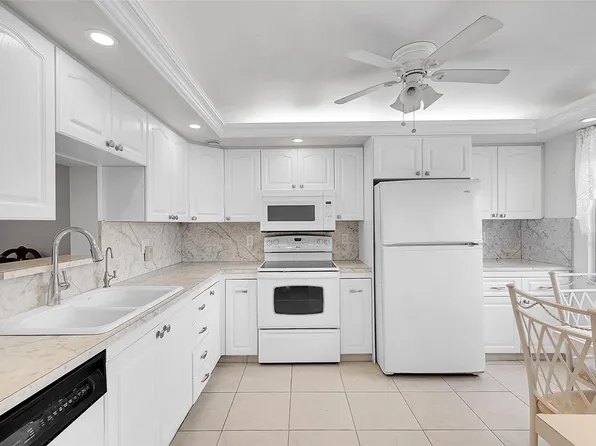 2302 Lucaya Lane #O3, Coconut Creek, FL 33066