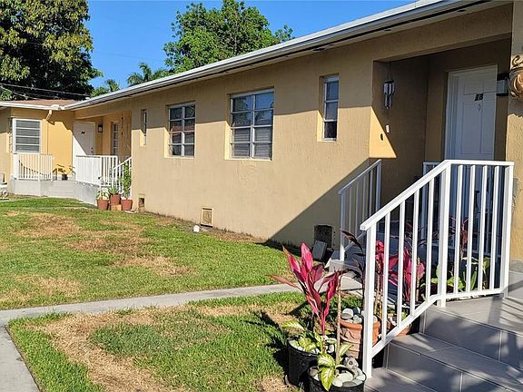 2nd image of 2165 Bay Dr APT 22