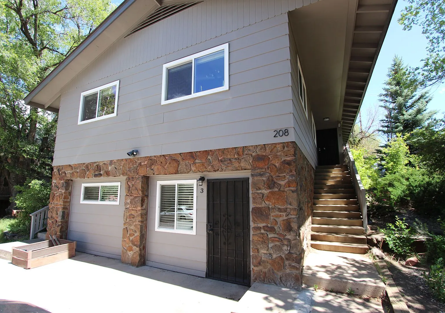 208 W Dale Ave — Photo 1