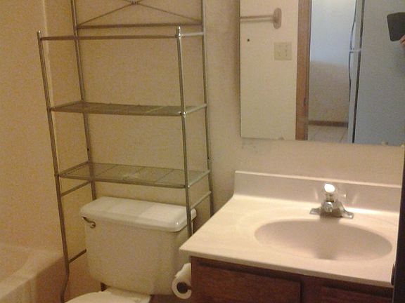 5th image of 2619 Southridge Dr APT A