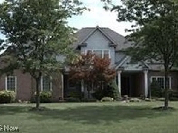 6537 Glen Coe Dr, Brecksville, OH 44141