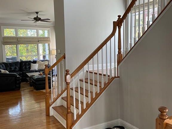 4th image of 413 Creekview Trl SE