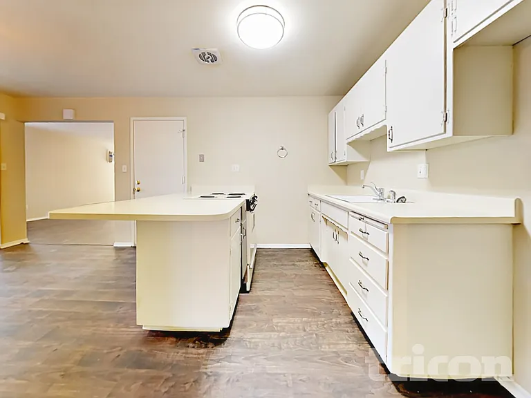 10069 Lincoln Village Dr — Photo 7
