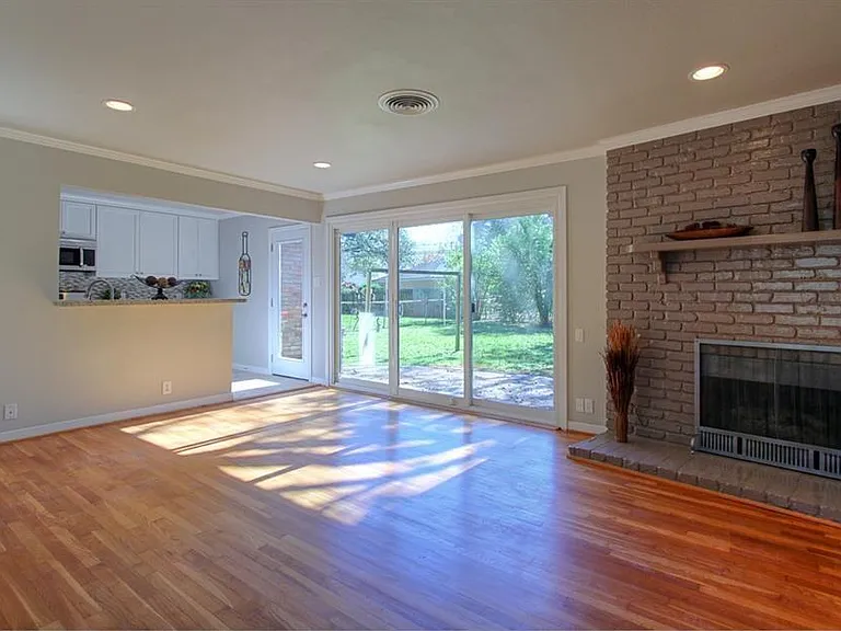 5611 Arboles Dr — Photo 2