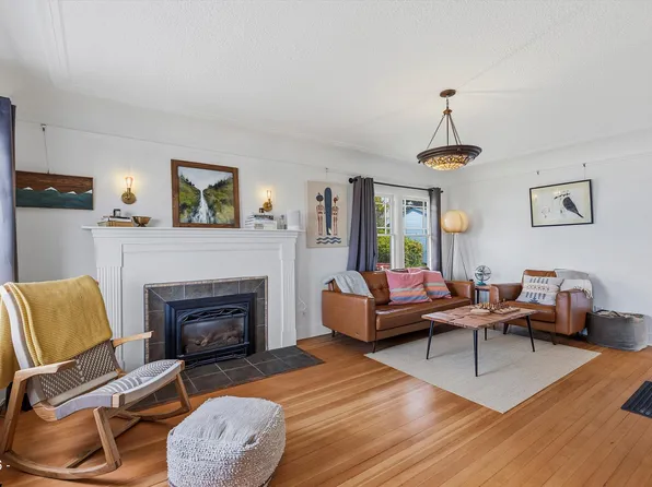1610 NE 13th St, Lincoln City, OR 97367