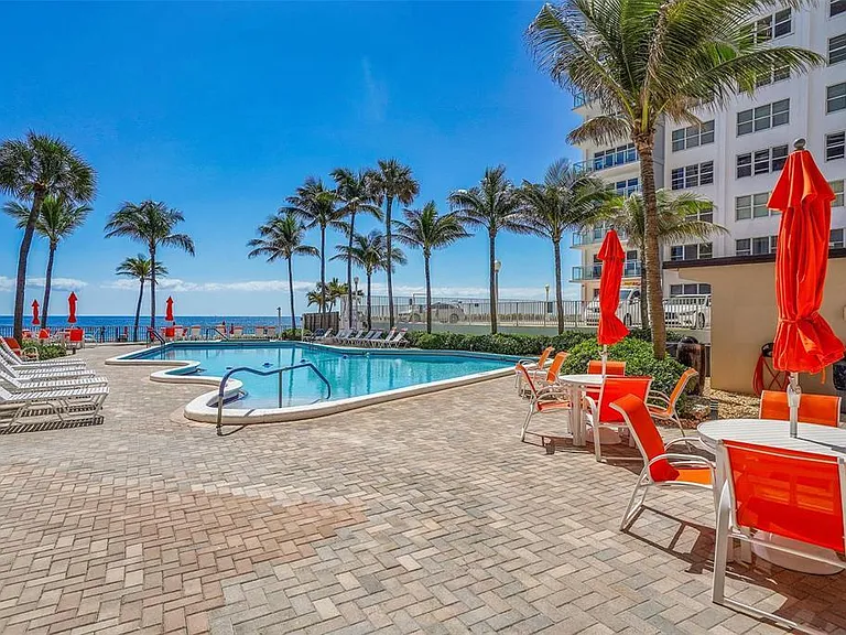 3800 Galt Ocean Dr #204 — Photo 2