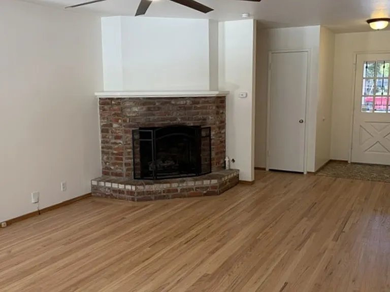 430 S Bayview Ave — Photo 12