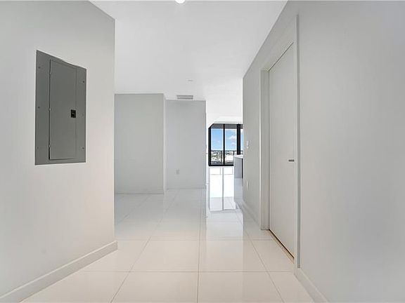 4th image of 851 NE 1st Ave #1800