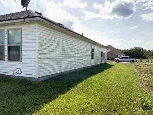4th image of 23039 Riverbank St