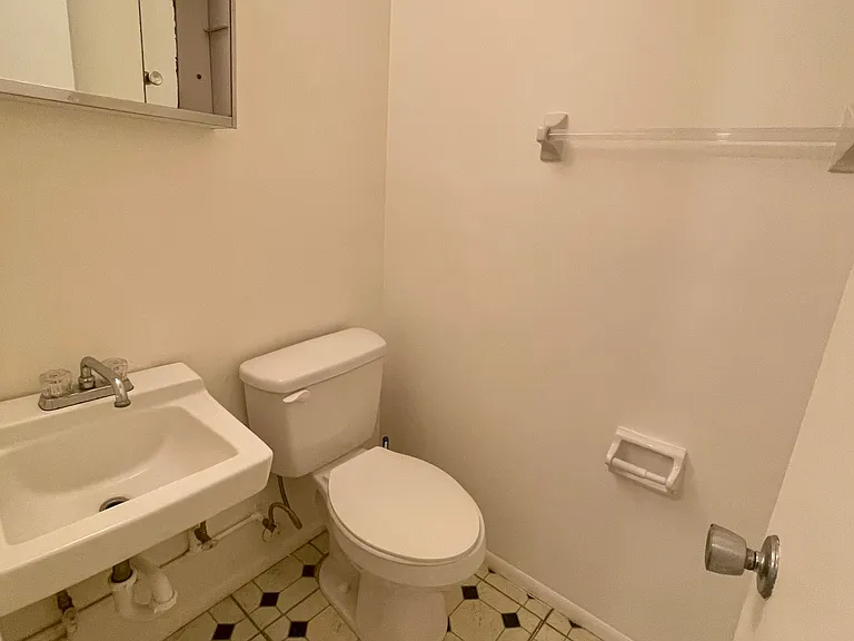 623 Shore Rd — Photo 24