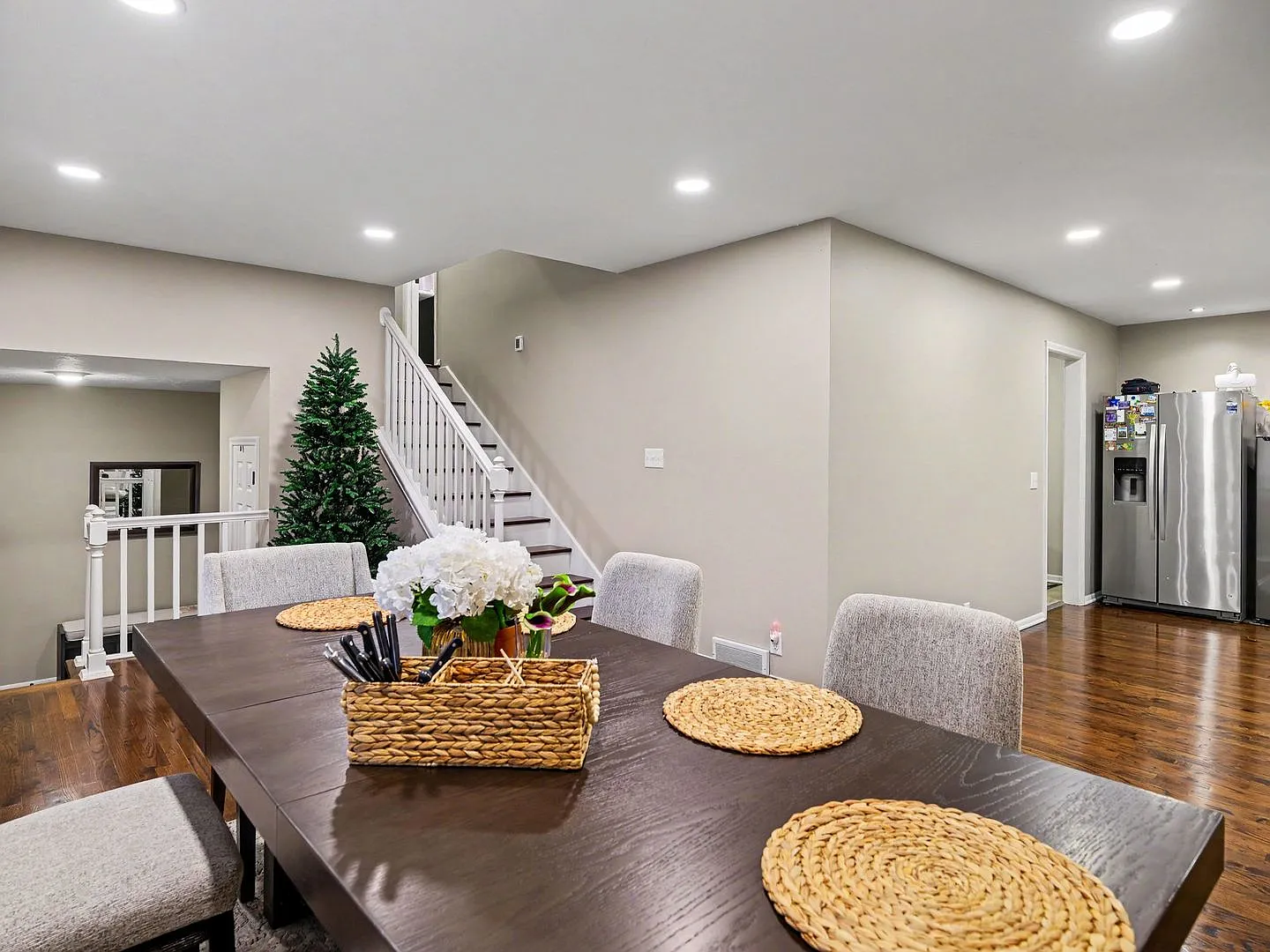 4 Bedroom Bellevue Home! — Photo 2