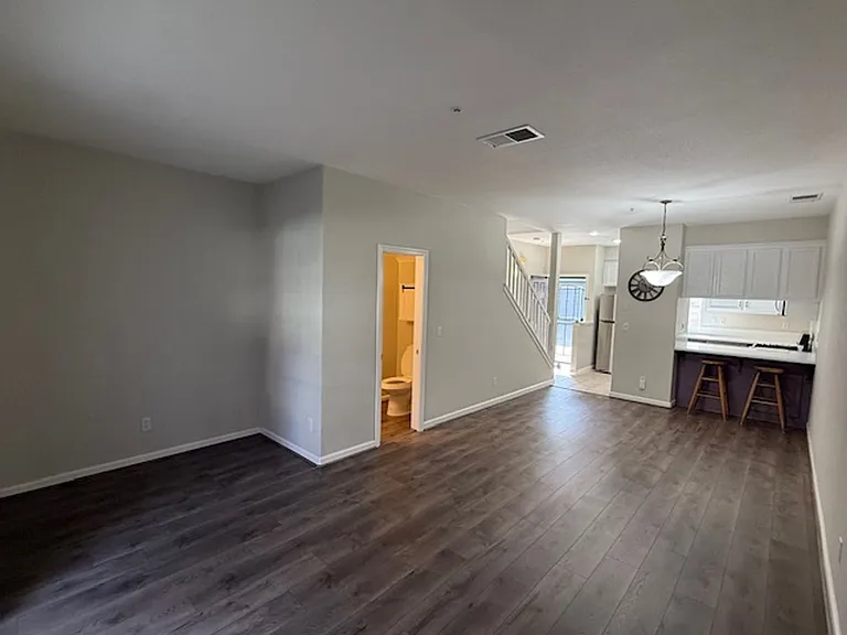 9 Ashford Pl — Photo 1