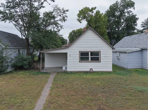 210 W 11th St, Ellis, KS 67637