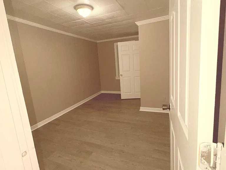 1302 Irwin St — Photo 6