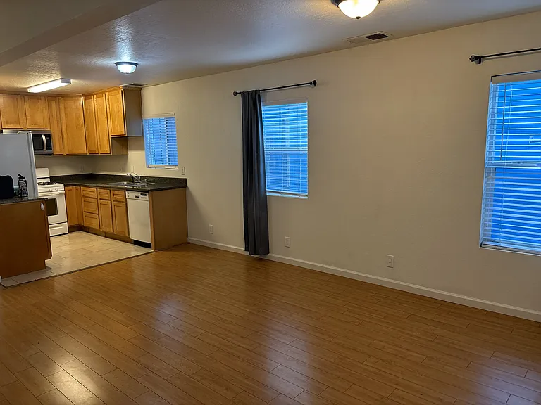 330 Capitol St #C — Photo 31